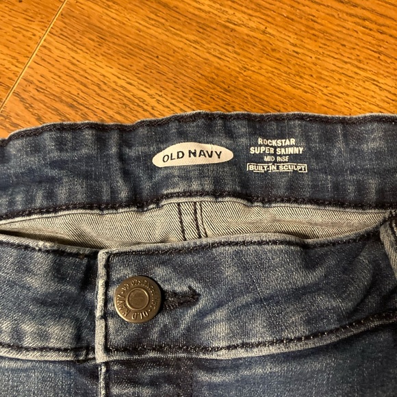 Old Navy Women’s Jeans - Picture 3 of 10